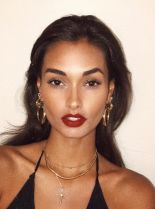 Leony April photo