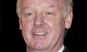 Les Dennis