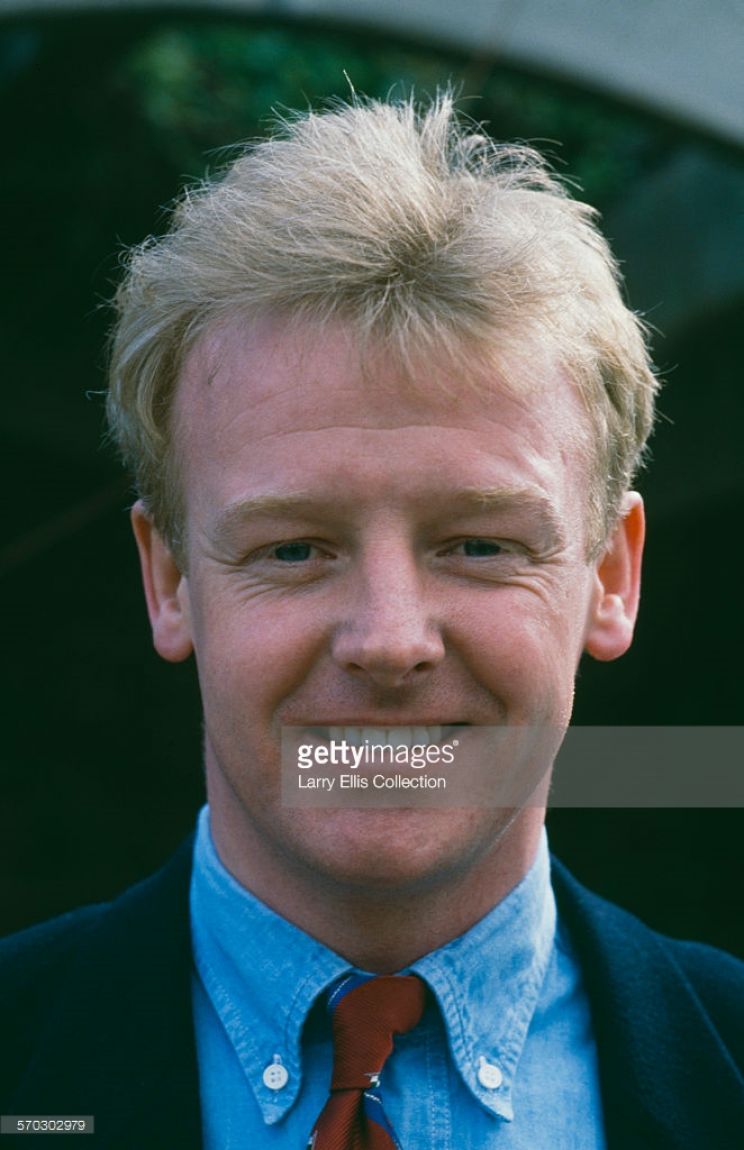 Les Dennis