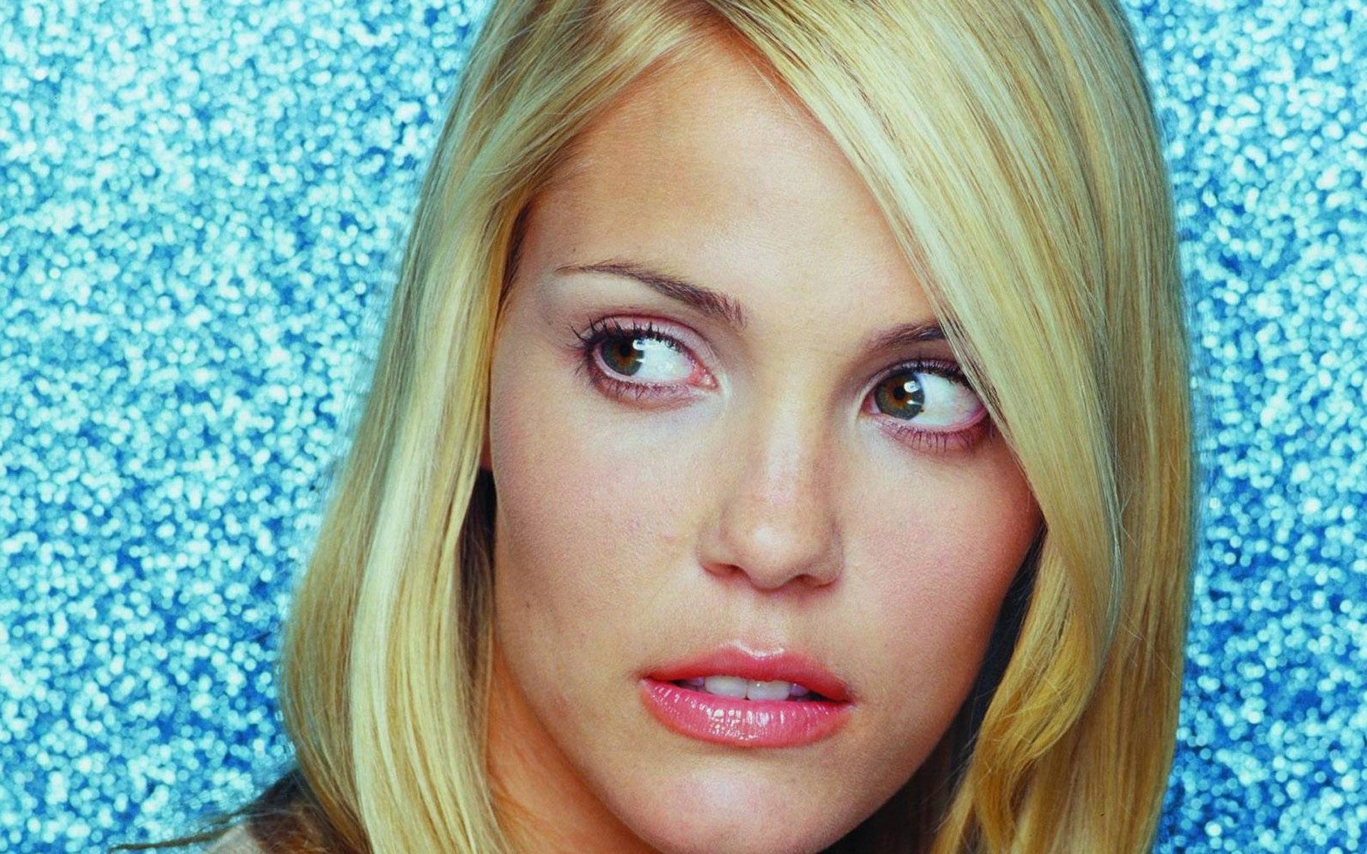 Leslie Bibb. 