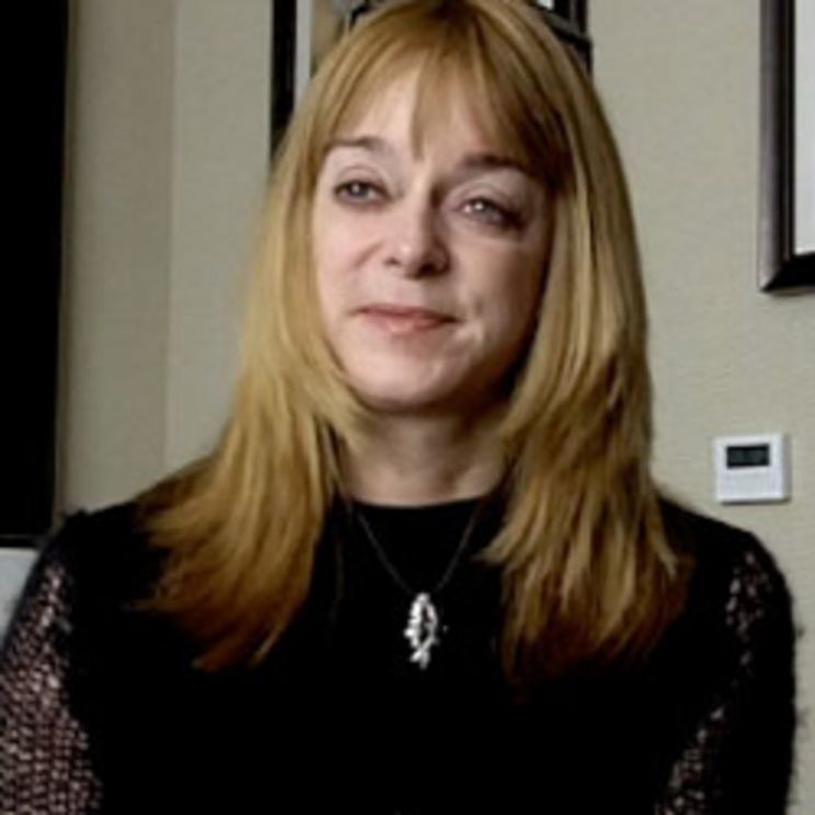 Leslie Dixon