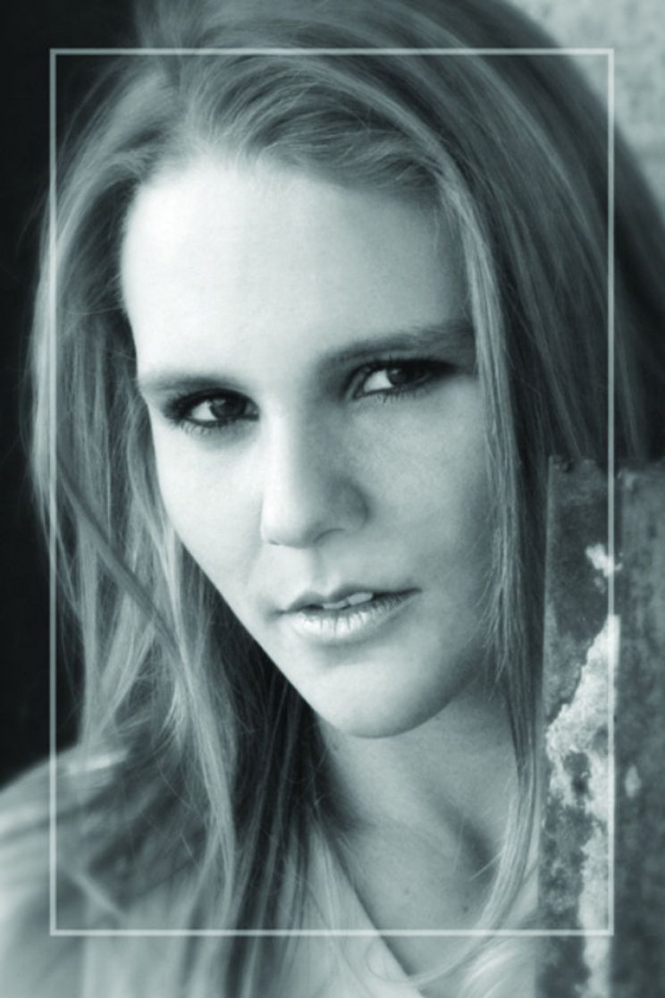 Leslie Dixon