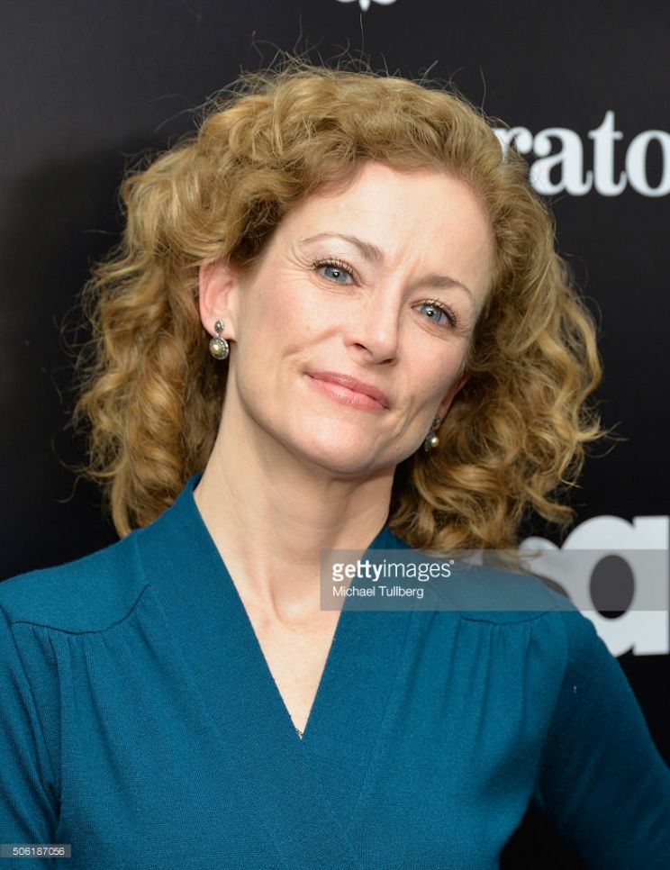 Leslie Hope
