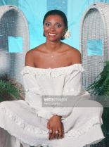 Leslie Uggams #267480 picture (Portrait Medium)