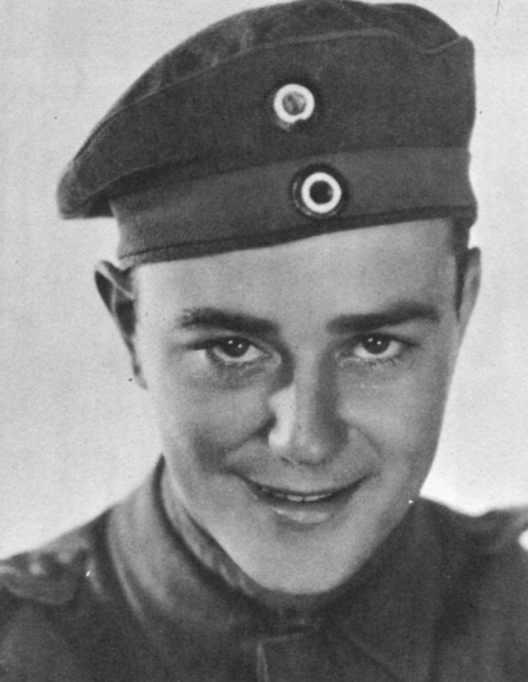 Lew Ayres