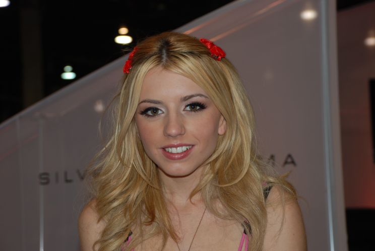 Lexi Belle