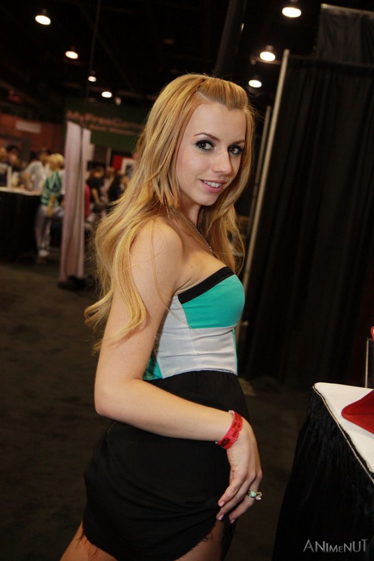 Lexi Belle