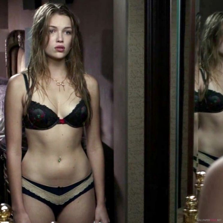 Lili Simmons