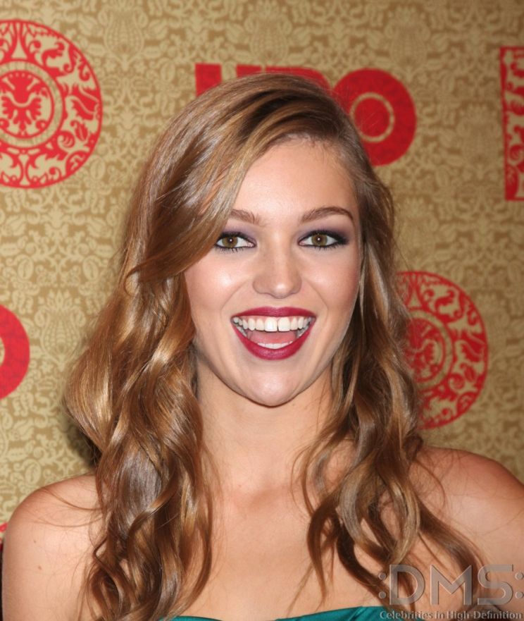 Lili Simmons