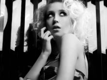 Lily Loveless photo
