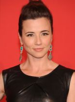 Linda Cardellini photo