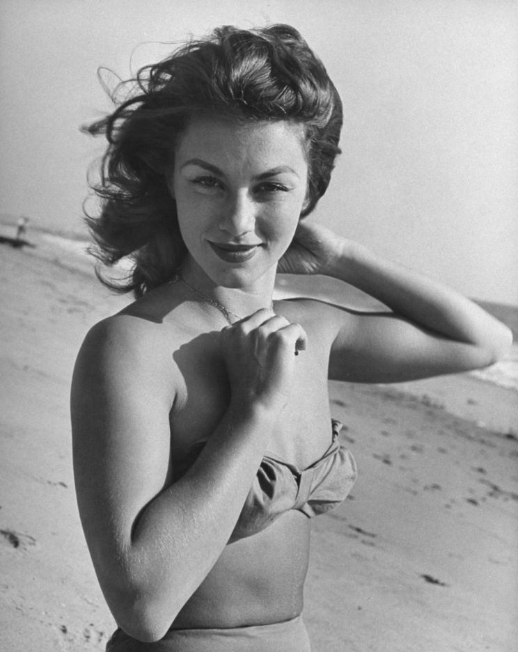 Linda Christian