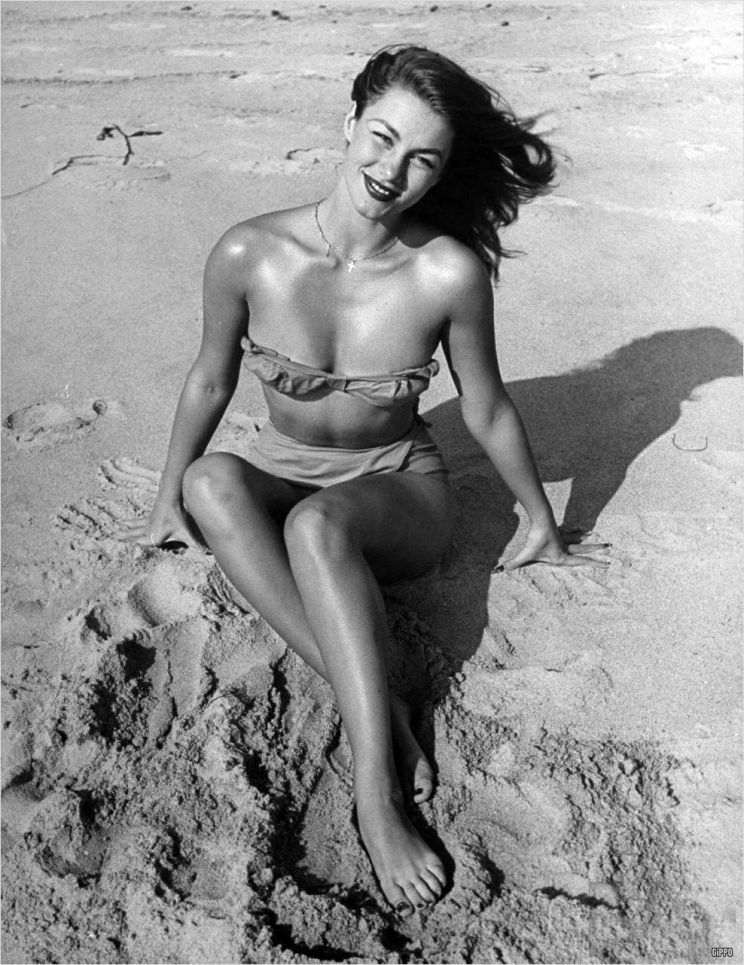 Linda Christian