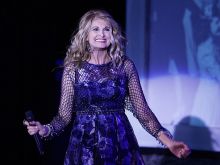 Linda Davis