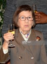 Linda Hunt