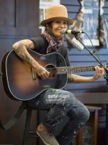 Linda Perry #750498 picture (Portrait Medium)
