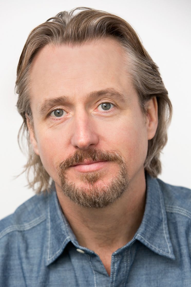 Linus Roache