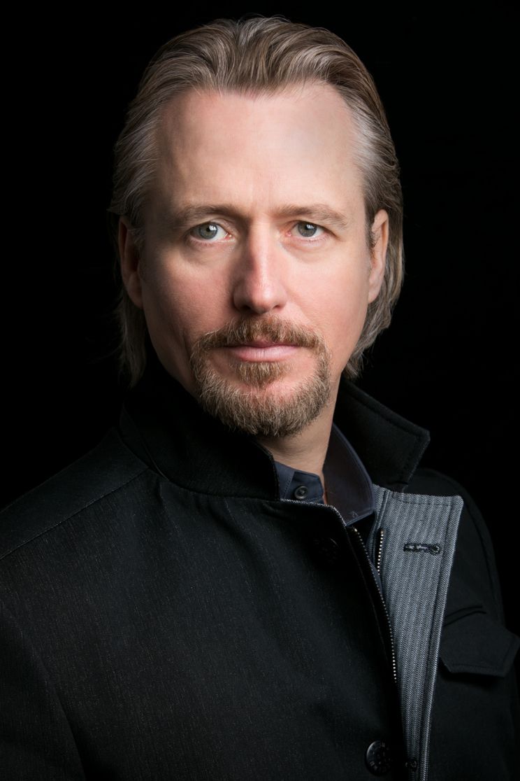 Linus Roache