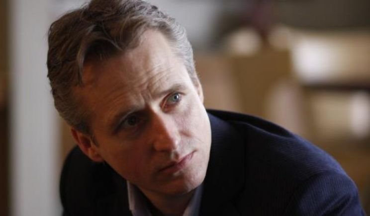 Linus Roache