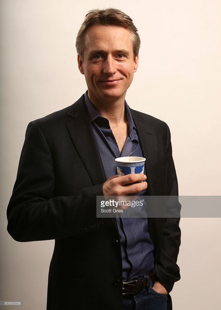 Linus Roache