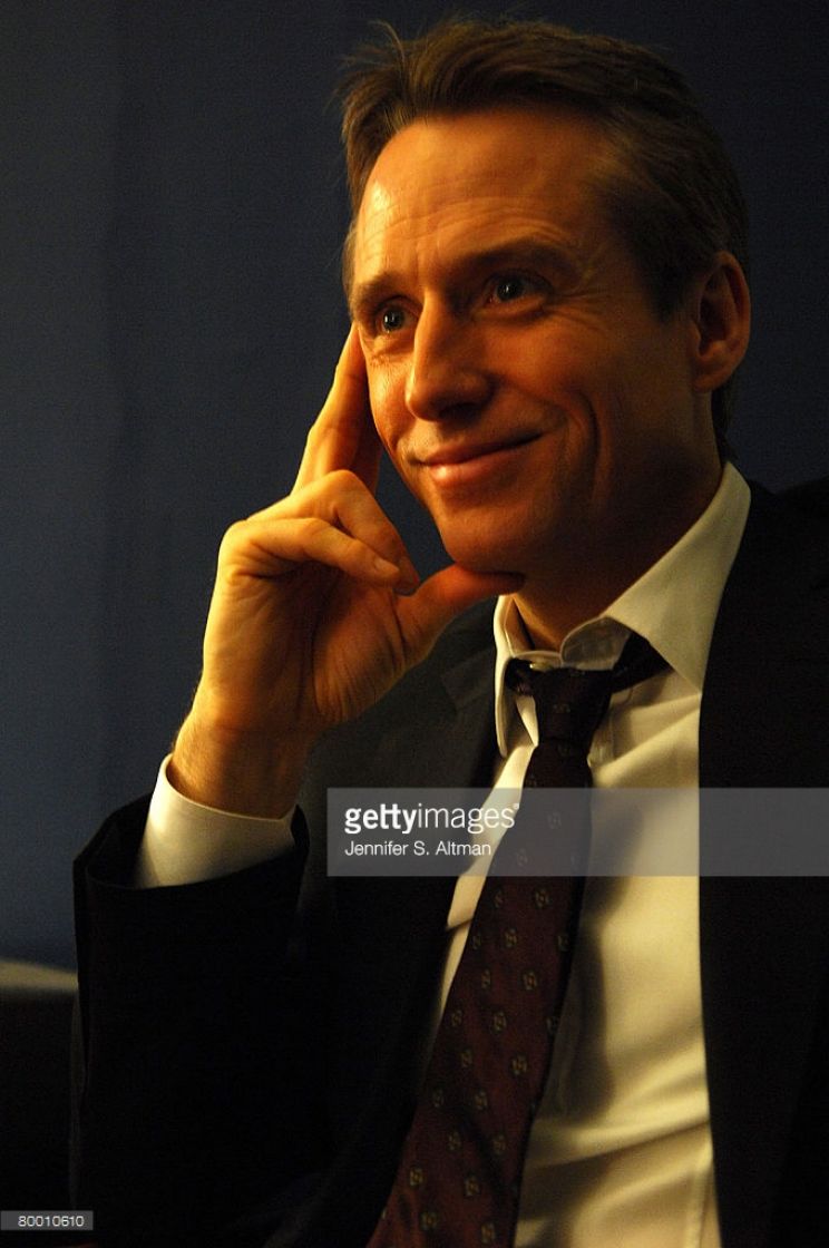Linus Roache