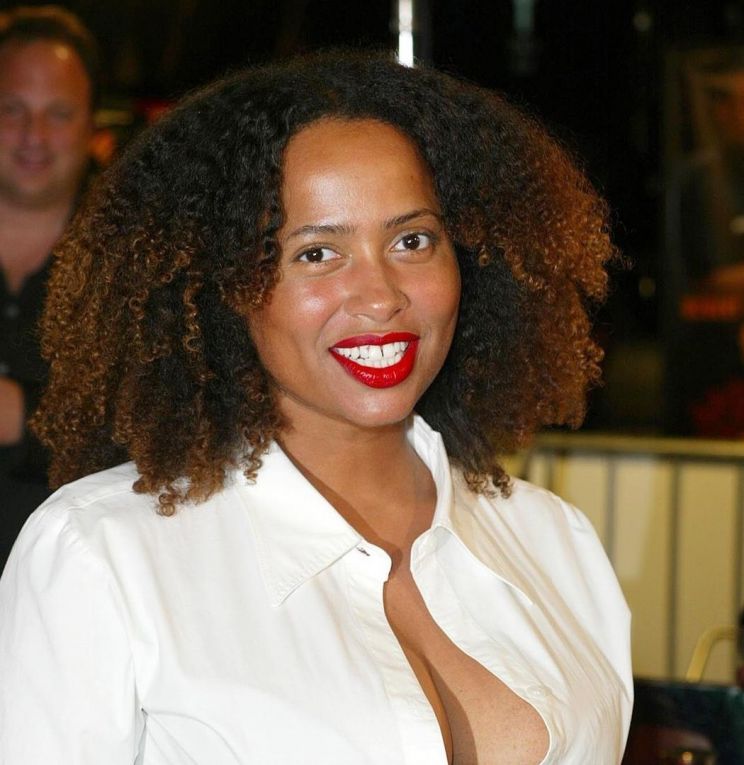 Lisa Nicole Carson