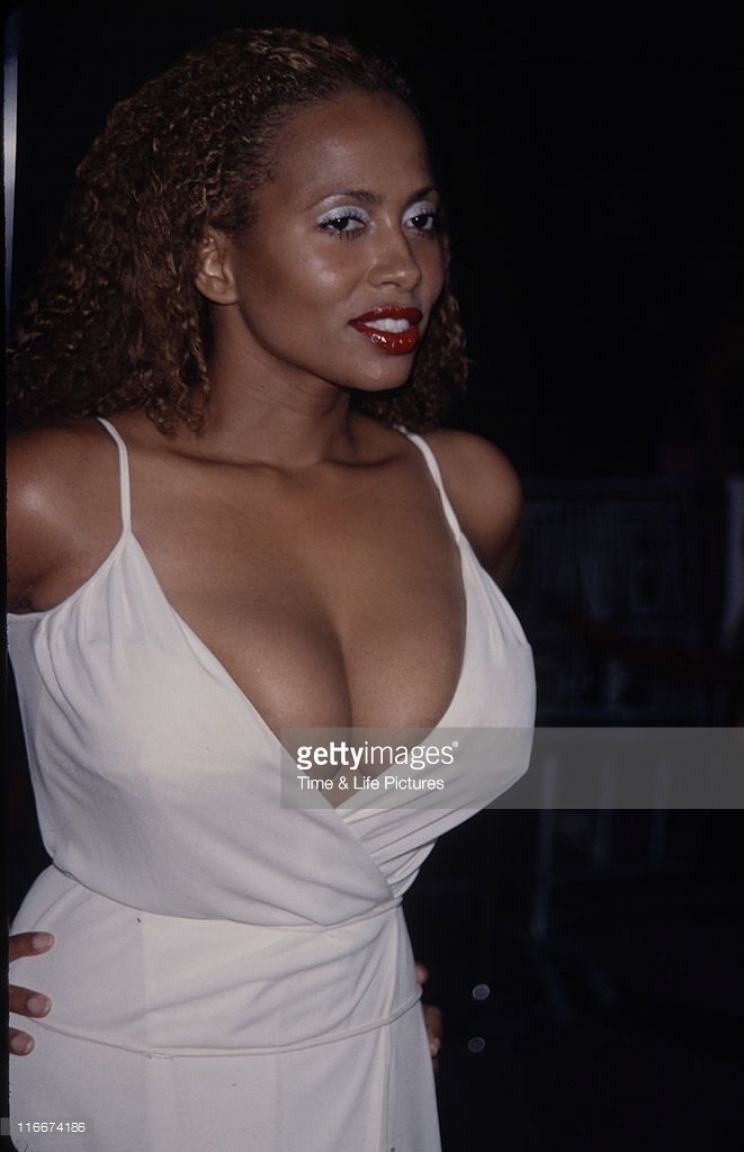 Lisa Nicole Carson