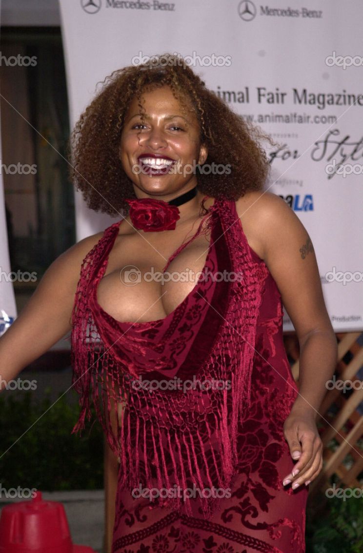 Lisa Nicole Carson