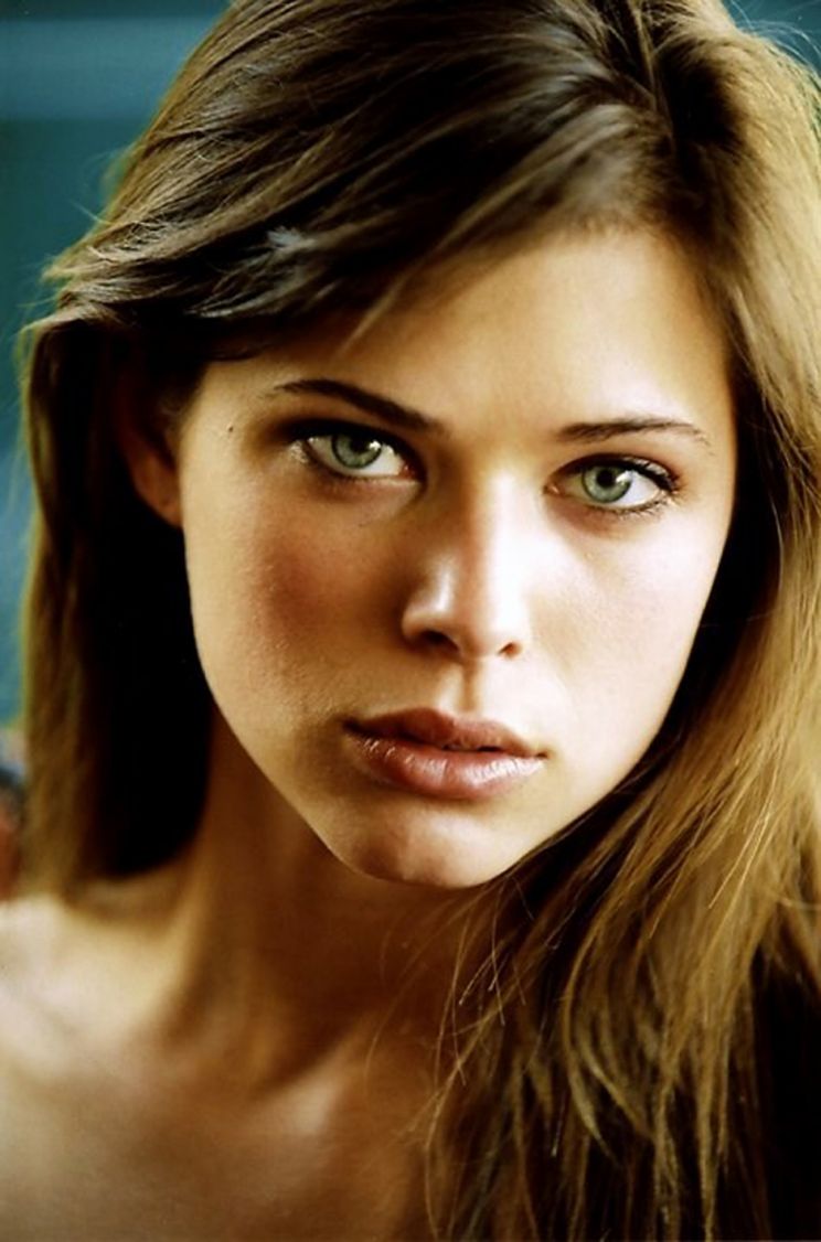 Browse and download High Resolution Lisa Pera's Portrait Photos