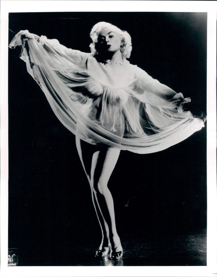 Liz Renay