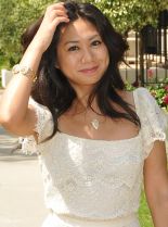 Liza Lapira photo