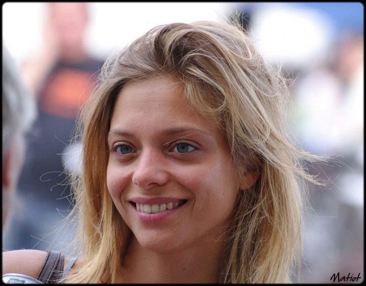 Lizzie Brocheré