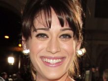 Lizzy Caplan