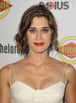 Lizzy Caplan