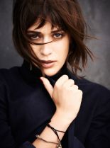 Lizzy Caplan #20700 picture (Portrait Medium)