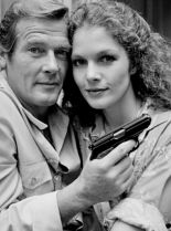 Lois Chiles #250459 picture (Portrait Medium)