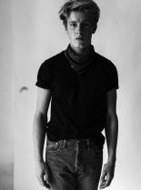 Louis Hofmann photo