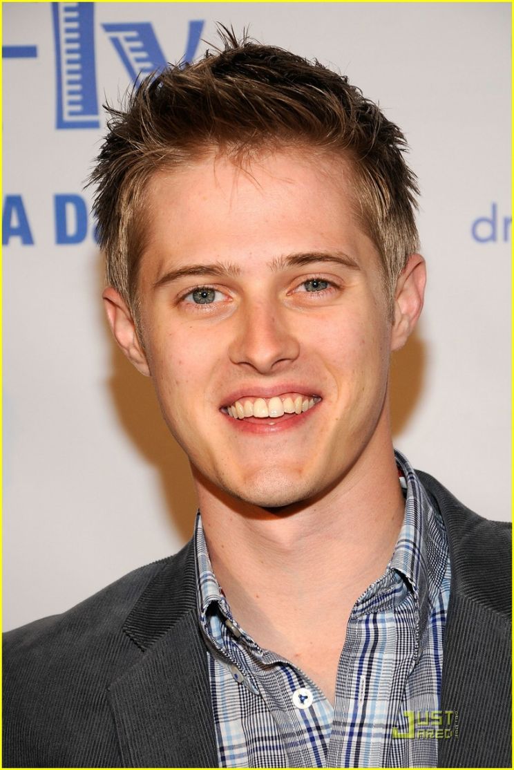 Lucas Grabeel