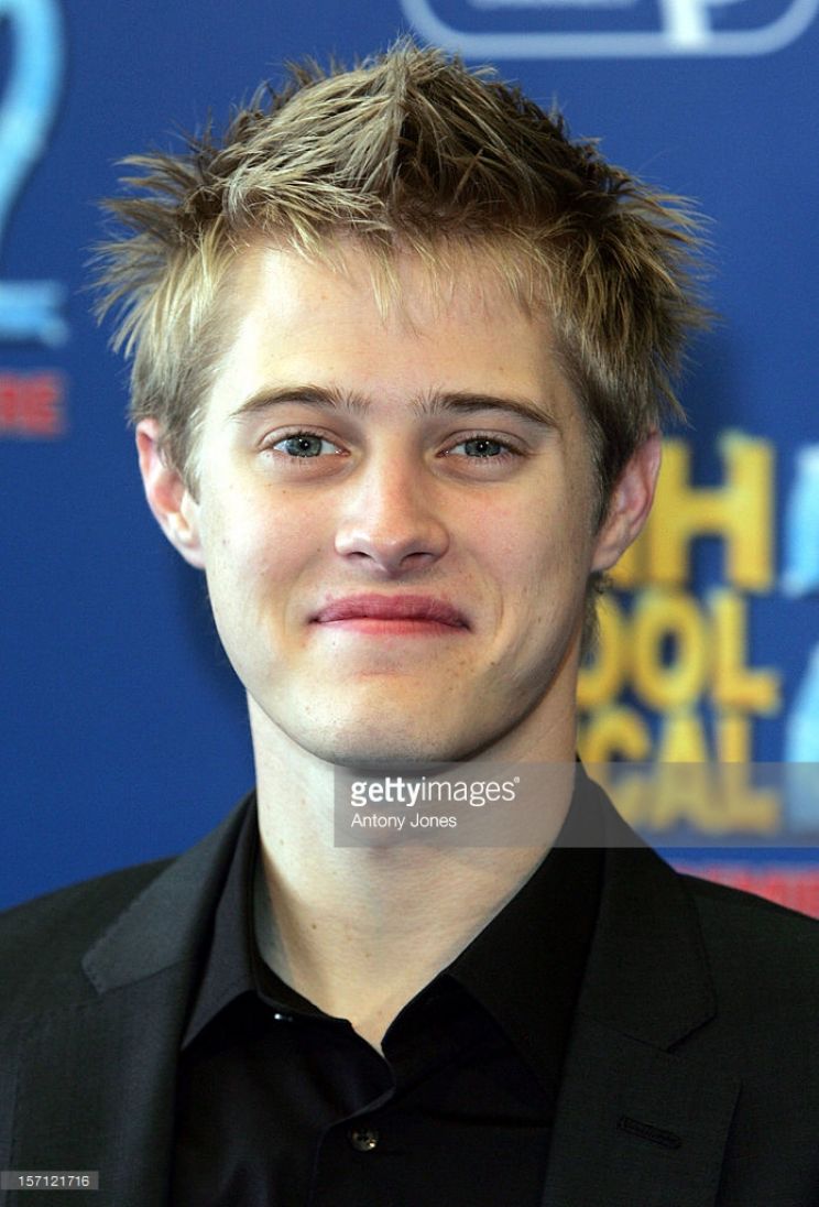 Lucas Grabeel