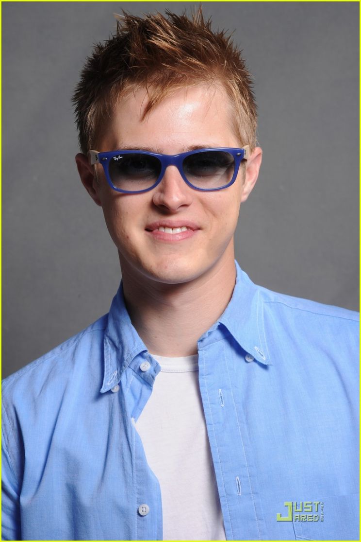 Lucas Grabeel