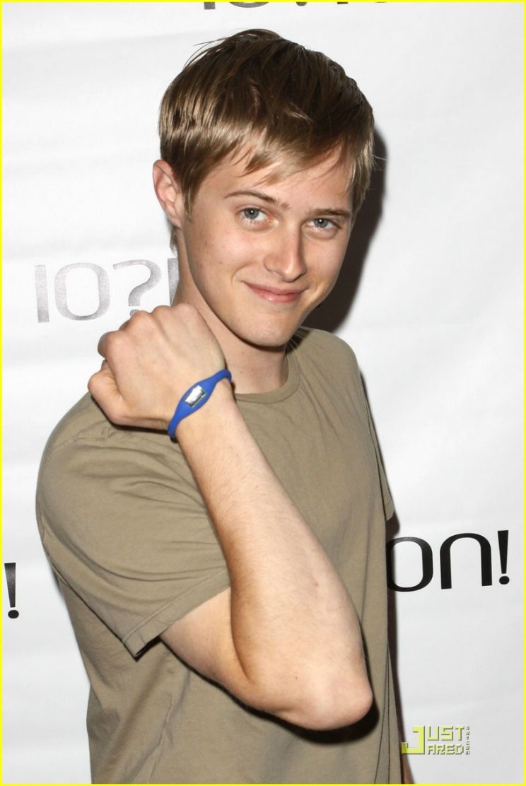 Lucas Grabeel