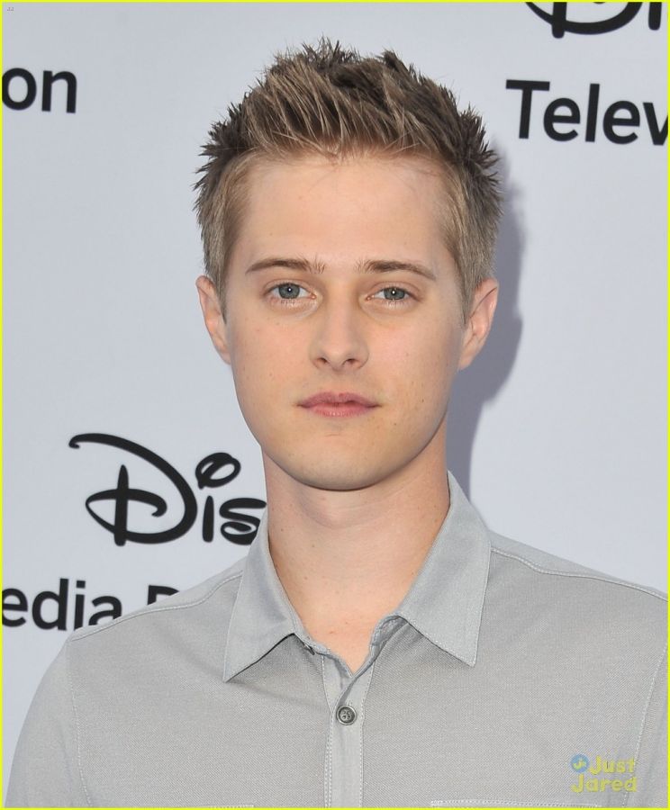 Lucas Grabeel