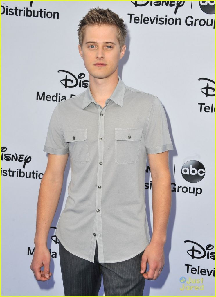 Lucas Grabeel