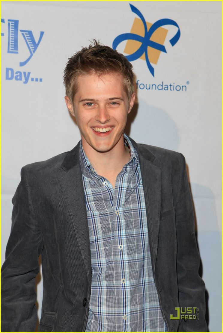 Lucas Grabeel