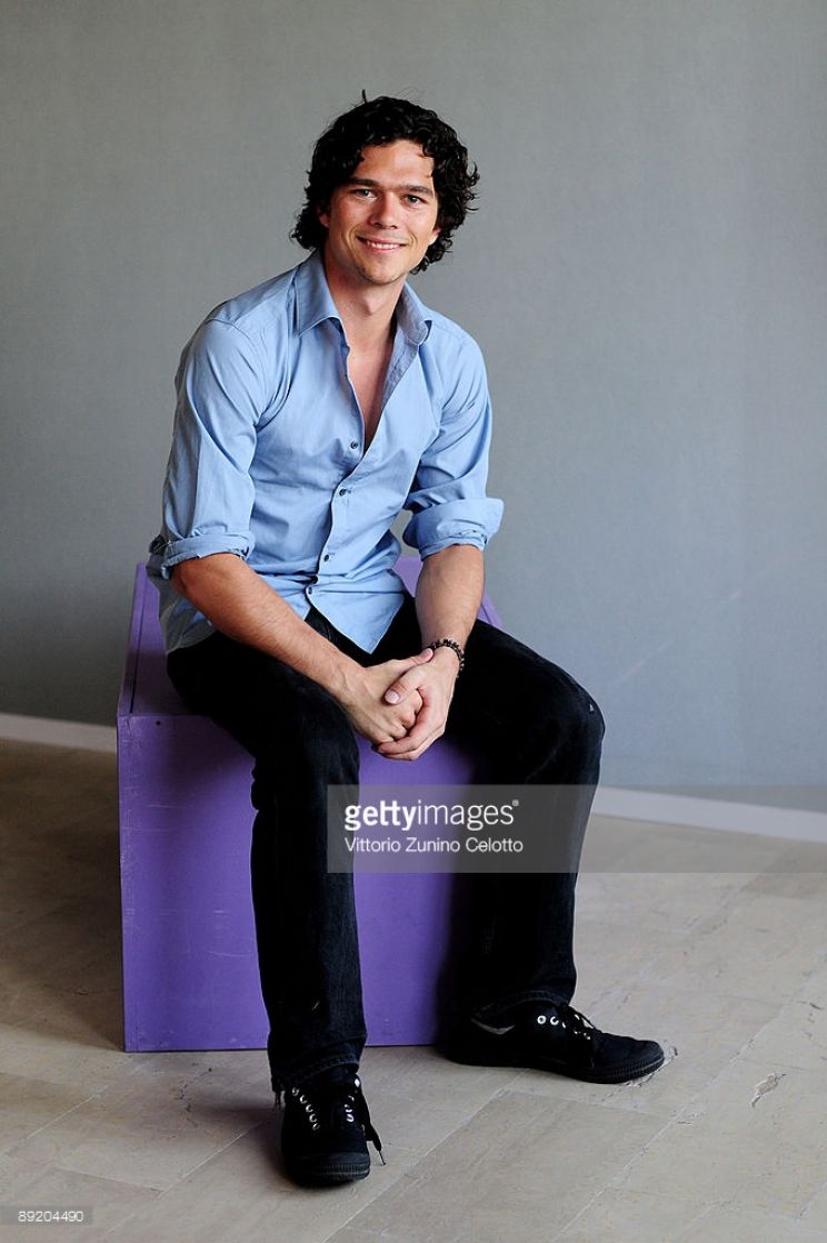 Luke Arnold