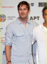 Luke Macfarlane photo