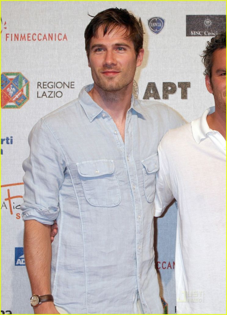 Luke Macfarlane