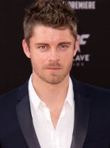 Luke Mitchell photo