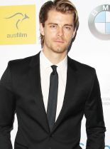 Luke Mitchell photo