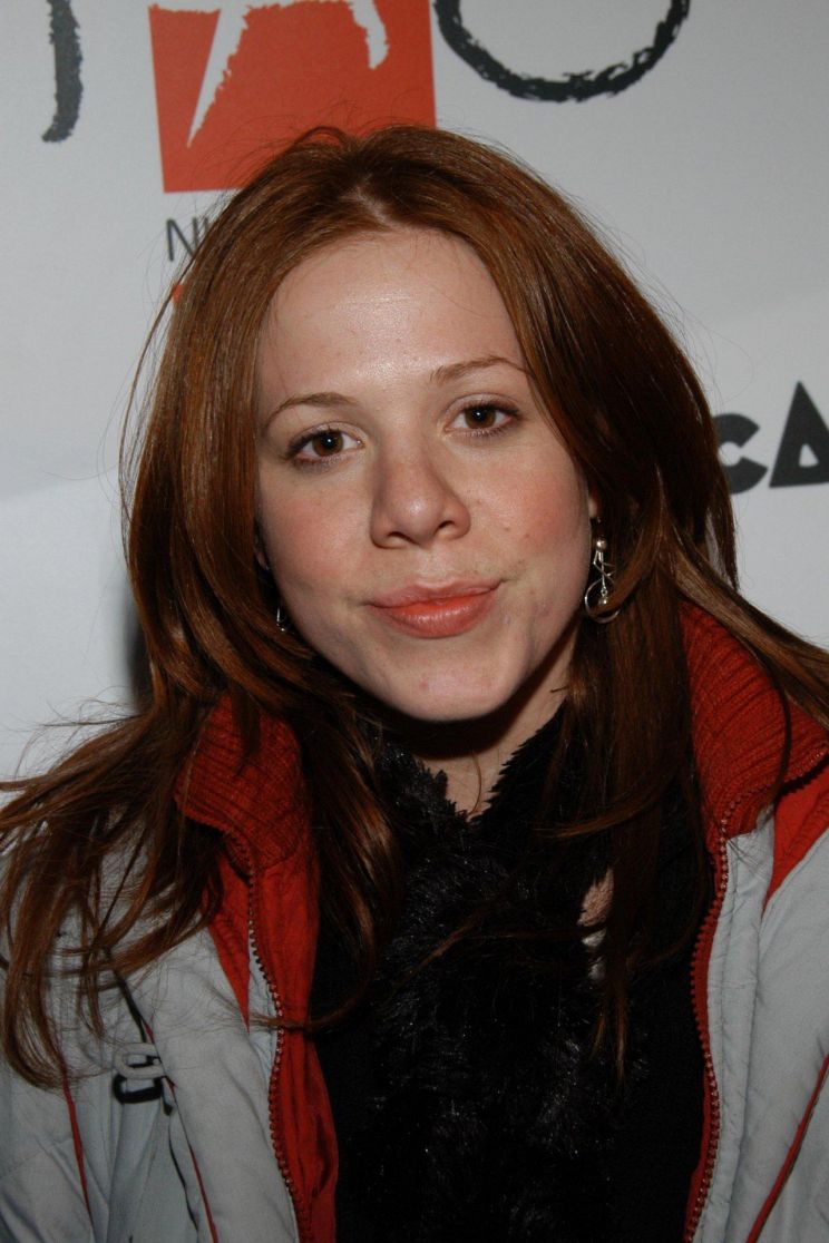 Lynsey Bartilson